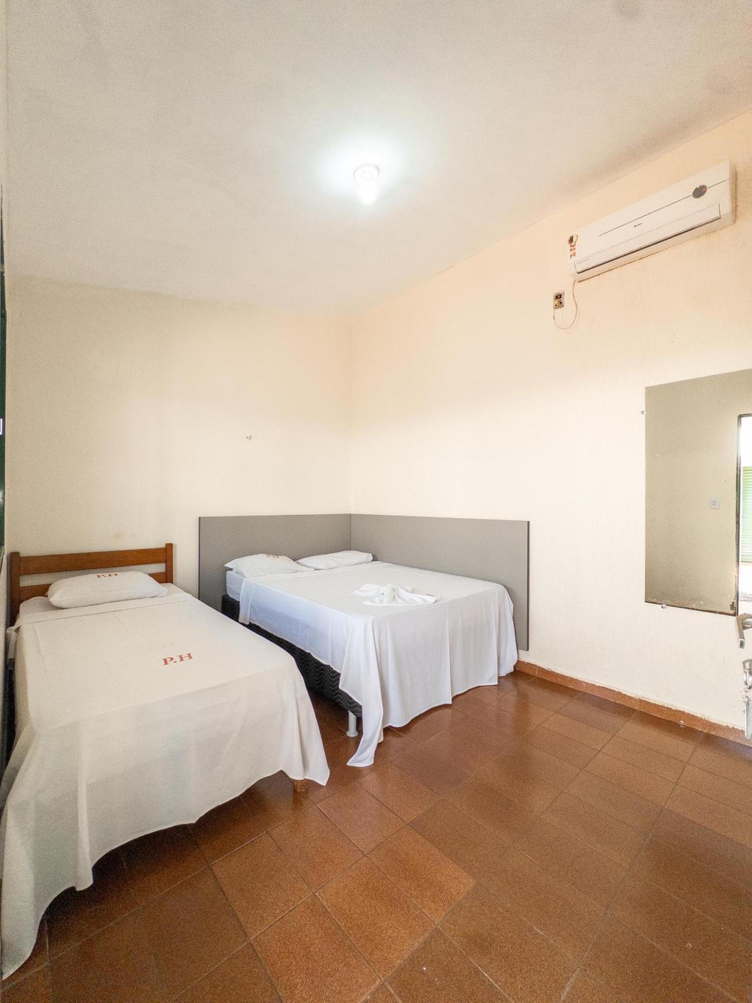 Plaza Hotel Jatai Bagian luar foto