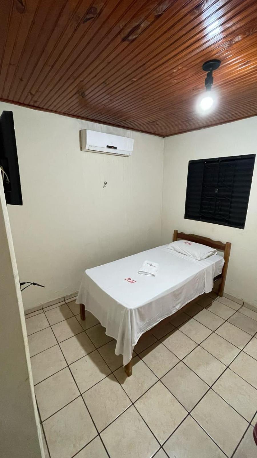 Plaza Hotel Jatai Bagian luar foto