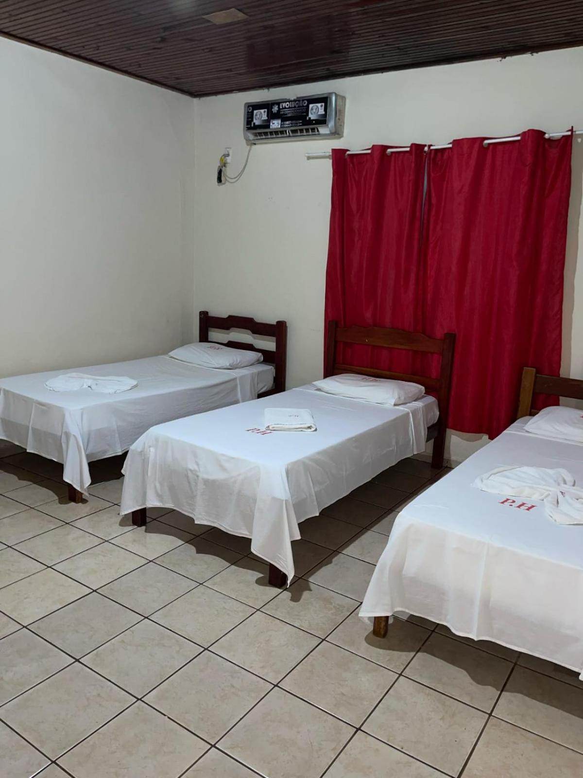 Plaza Hotel Jatai Bagian luar foto