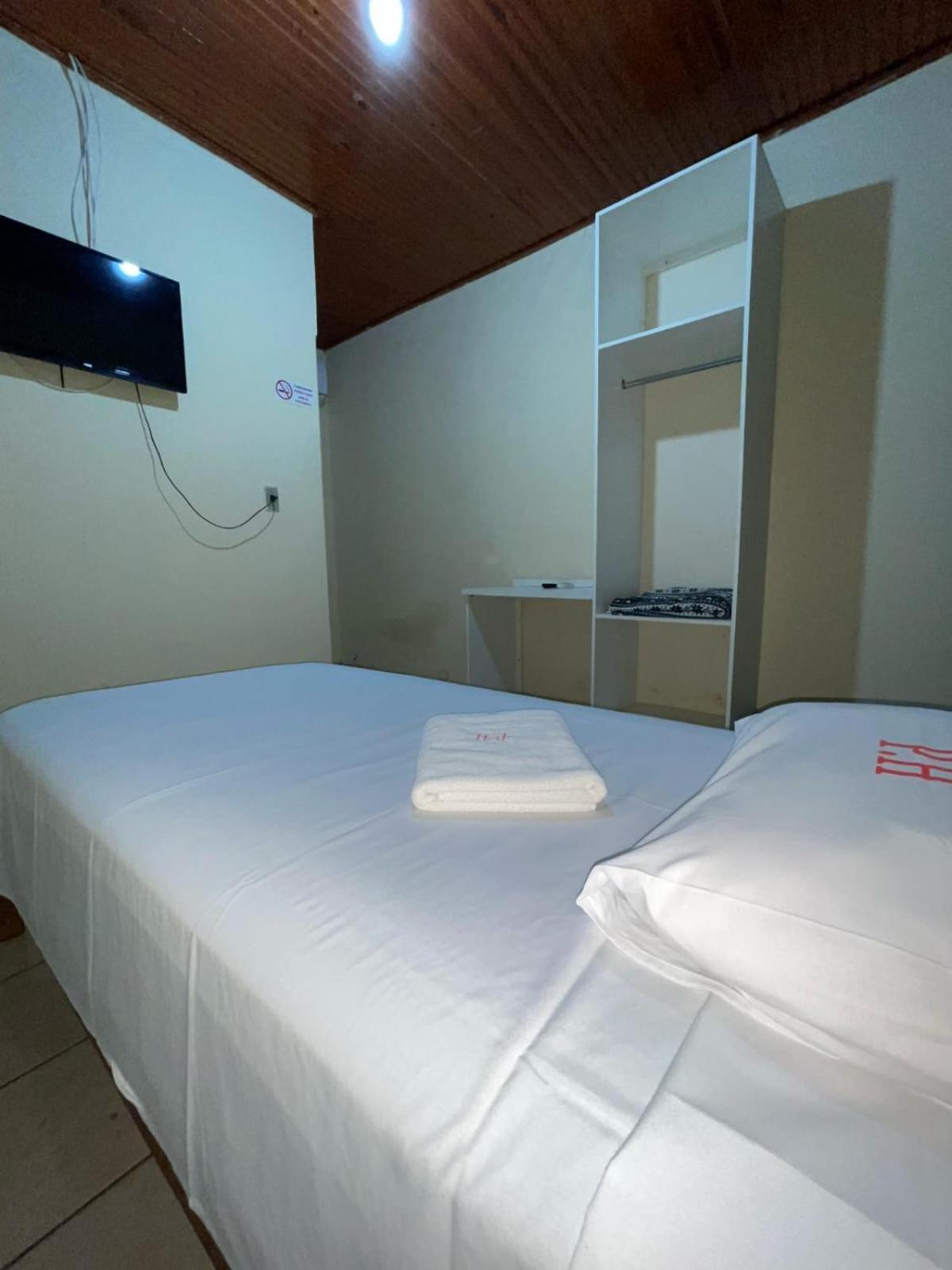 Plaza Hotel Jatai Bagian luar foto